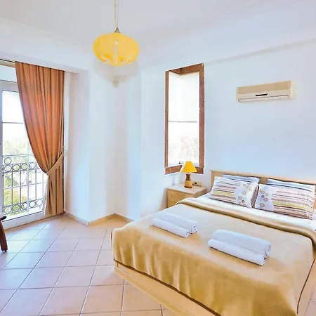 Sleeps 6 Air Con Wifi فيلة